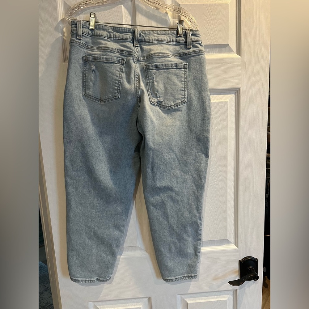 Time and Tru mid rise Jeans - Picture 2 of 3